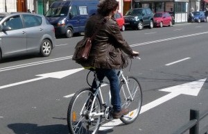 Una aseguradora indemnizará por daños a un vehículo aplastado al caer un tejado por vientos de 135 km h