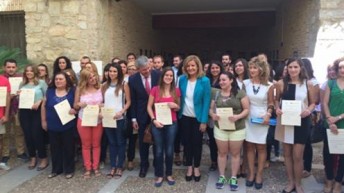 Báñez anima a toda la sociedad a seguir trabajando para consolidar la creación de empleo indefinido entre los jóvenes