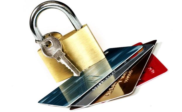 Oponerse a la demanda del banco por deudas en una tarjeta revolving permite recuperar el dinero